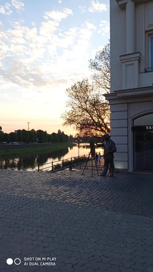 Затишна Двокімнатна Квартира В Самому Серці Ужгорода Uzjhorod Exteriör bild